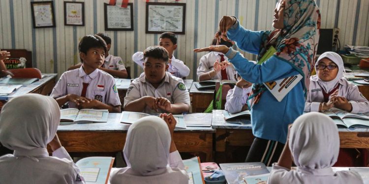 Pemerintah Siap Berikan Bantuan Dana Bulanan untuk Guru Honorer, Cek Rekening Anda!