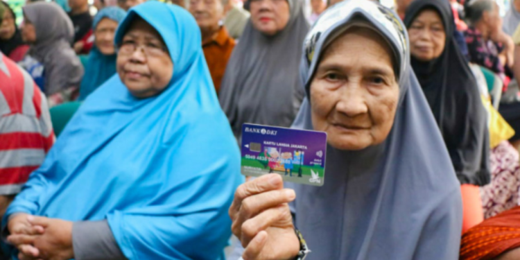 Saldo Bank DKI Bertambah Rp300.000 dari Bansos KLJ 2025, Begini Cara Cek dan Tarik Dana Bantuan Lansia