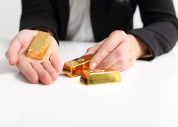 Sudah Pasti Aman dan Menguntungkan! Ini 7 Tips Beli Emas Batangan untuk Pemula