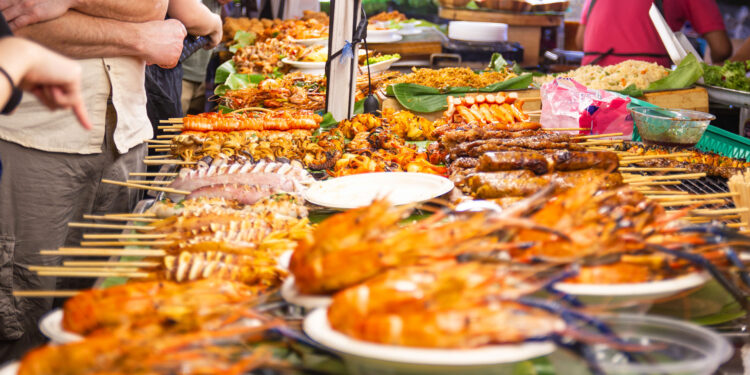 Medan Malam Hari: Dari Street Food hingga Hiburan Kota yang Memikat