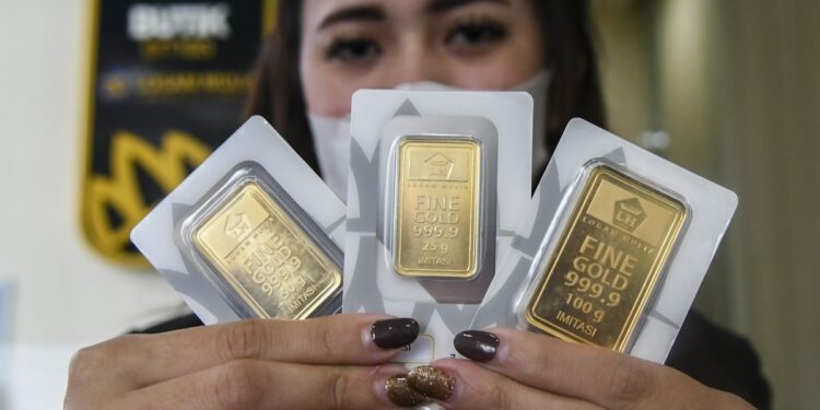 Harga Emas Antam Turun Rp 4.000 per Gram, Simak Daftar Lengkapnya