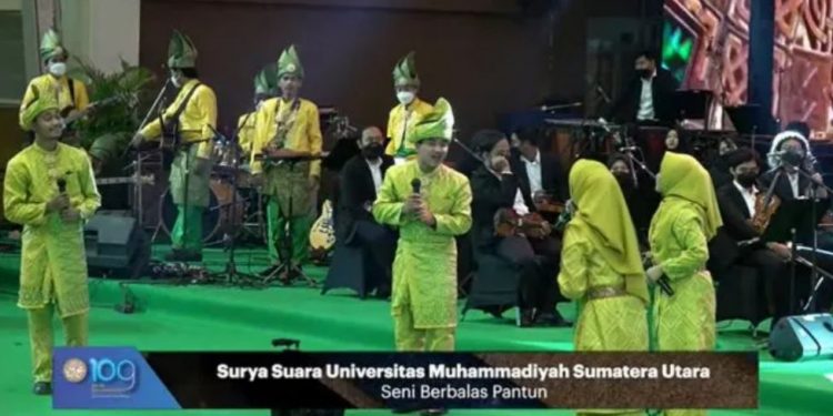 Suguhkan Seni-Budaya Lokal, ‘Surya Suara UMSU’ Tampil Memukau di Resepsi Milad ke 109 Muhammadiyah