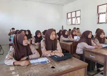 Dekan Fakultas Hukum Sosialisasi UMSU di SMA Negeri 1 Sei Suka kabupaten Batu Bara