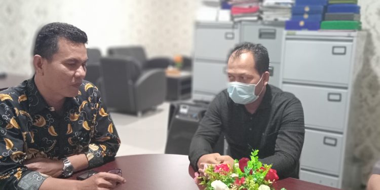 Dekan Fakultas Hukum UMSU Memimpin Rapat dengan Staf Guna Persiapan Wajah Baru di Fakultas Hukum UMSU