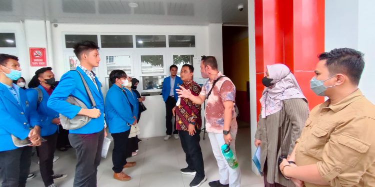 Sebagai Realisasi Program “Jaksa Sahabat Mahasiswa UMSU” Wakil Dekan I Lepas Kuliah Praktek Mahasiswa FH UMSU