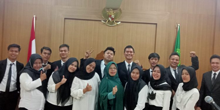 Wakil Dekan-III Atikah Rahmi, SH., MH Membuka Sidang Meja Hijau Fakultas Hukum UMSU