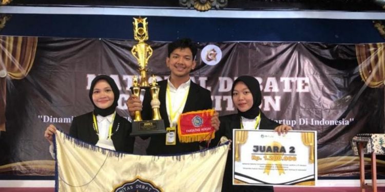 Mahasiswa Fakultas Hukum UMSU Juara 2 National Debate Competition “Dinamika Hukum Ekonomi Dalam Perkembangan Start UP di Indonesia”