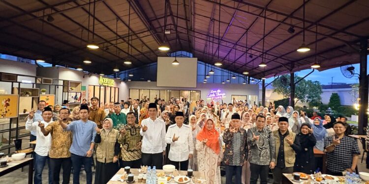 FH UMSU Berbagi THR Untuk 300 orang Keluarga Besar Fakultas Hukum: Rektor UMSU Apresiasi Kekompakan Silaturahim Keluarga Fakultas Hukum