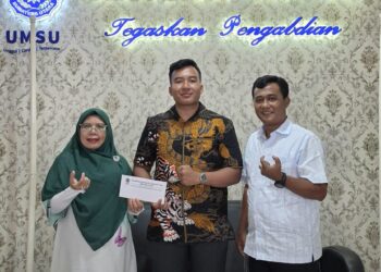 Pimpinan Fakultas Hukum Memberikan Tali Asih Kepada Mahasiswa Yang Berprestasi Pada MTQ Tingkat Kota